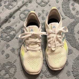Women’s Size 8 ADIDAS